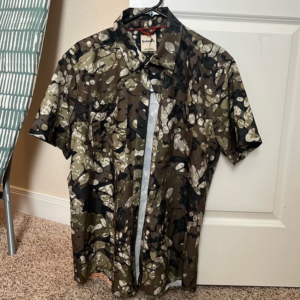Simms shirt. size L.
